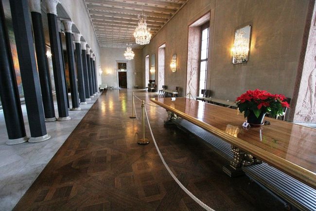 この”リンスのギャラリー”は市の表敬訪問のレセプションに使われるホールだそうです。