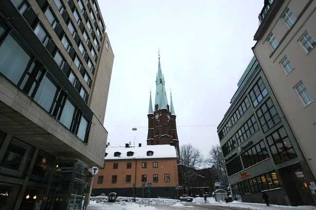 市庁舎ツアーが終わって直ぐにホテルに戻りチェックアウトをして空港へ。実を言うとフィンランドのヘルシンキ行のフライトは１３時発なのでツアー参加も結構危ない橋を渡りながらの参加。