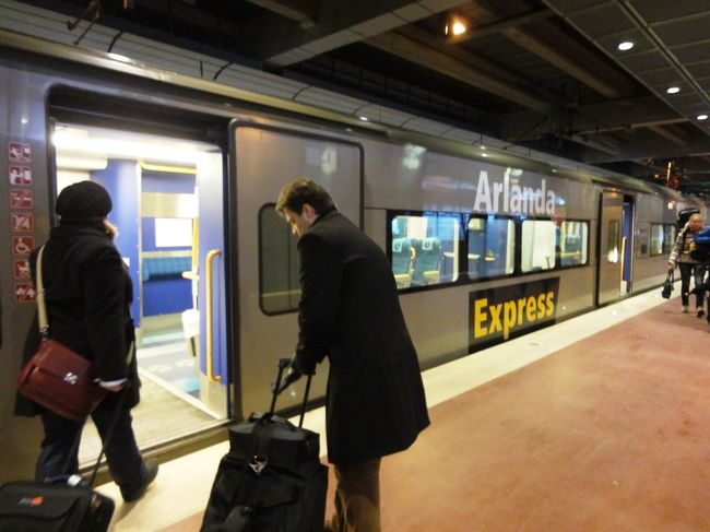 空港へのアーランダエクスプレスも５分ほどで到着して…