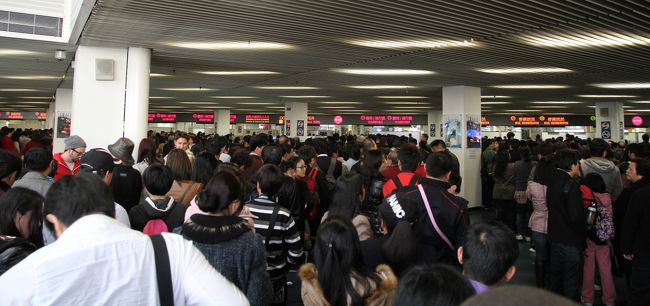 次の日とりあえず頼まれていたお土産や欲しいものなどを購入後、久しぶりにマカオに<br />と思い行くとえらい事になっていましたね（´ω｀；）<br />マカオ入国だけで１時間以上も待つ事に<br />それでばたばたしていたので結局一枚も写真は撮れず