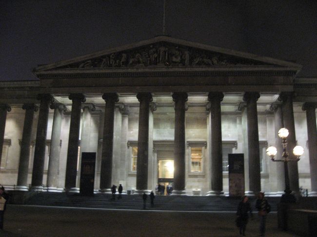 2/18<br /><br />モンサンミッシェルからモンパルナスに移動後、パリ北駅までメトロで移動し、そこからユーロスターに乗りロンドンへ移動。<br /><br />パリ北駅ではロンドン行きはフランスを出国し、イギリスの入国審査があり、荷物のＸ線チェックの手続きがあるため時間がかかります。<br /><br />ロンドン到着後は、大英博物館へ。<br />入場料無料。英国太っ腹！！！<br /><br />少し寄付しましょう。