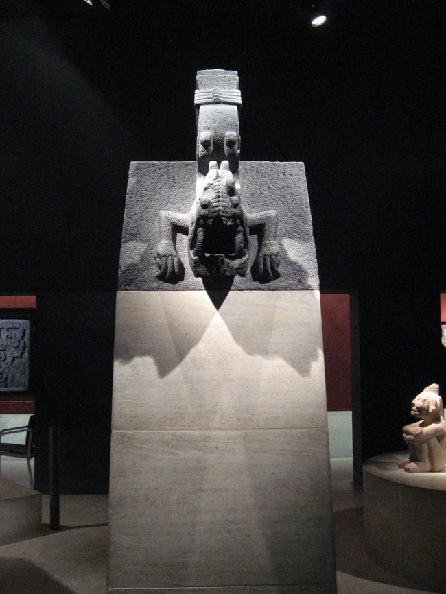 これもまた独特です。<br /><br />大英博物館には、あらゆる種のものが集められており、「古今東西の文化遺産を集めたミュージアムとして、世界一の規模を誇る」ってのは、よくわかった。<br /><br />広すぎです。すごいです！！<br /><br />展示物の量も多いし、それを飾れる大英博物館の広さといったら…。