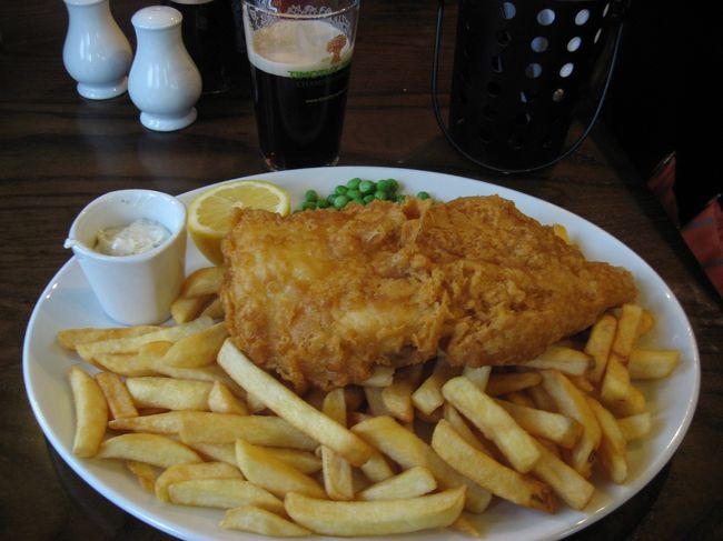 ナショナル・ギャラリーの近くで食べたフィッシュ＆チップスとビール<br /><br />この後、多分このフィッシュ＆チップスのお陰で胃もたれになった午後。<br /><br />辛い午後を送ることをこのとき私はまだ知らない・・・。<br /><br />ふっ・・・・・