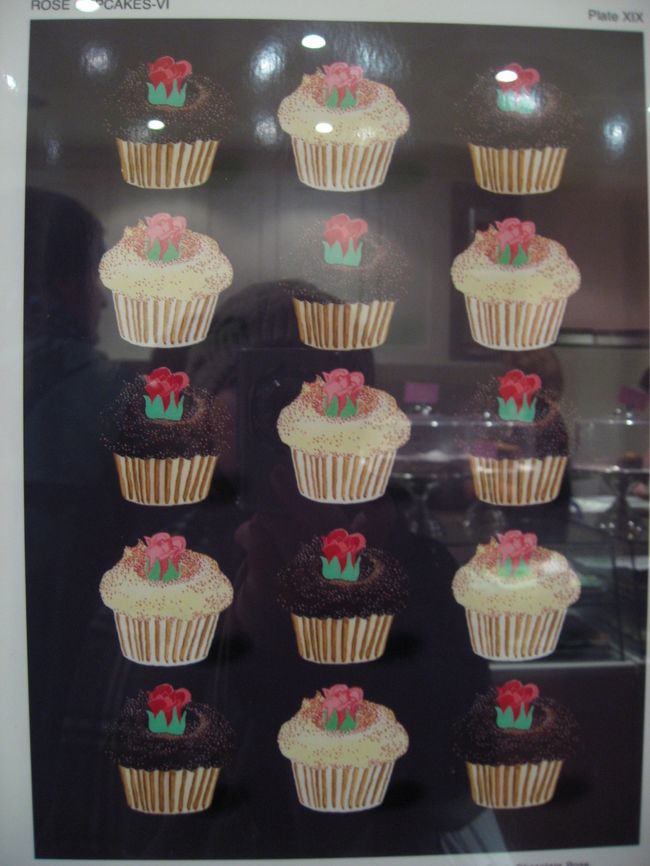 Twitterで英国留学経験のある方から、「美味しいと聞きました♪」と紹介されたthe hummingbird bakeryへ。<br /><br />お店自体が可愛いし、並んでいる人もイッパイ！