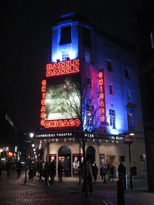 CHICAGOが上映されているケンブリッジ・シアター☆<br /><br />席もＮ７と割と見やすい席でした。