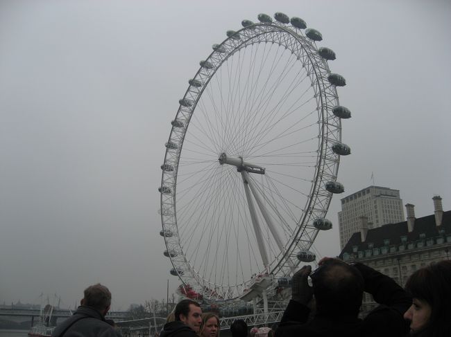 British Englishがよくわからない悲しみをこらえながら、ロンドン・アイの解説を聞く。