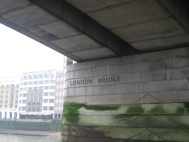 LONDON BRIDGE<br /><br />この橋を見た瞬間、ファーギーの♪London Bridgeが頭の中をこだました。笑。
