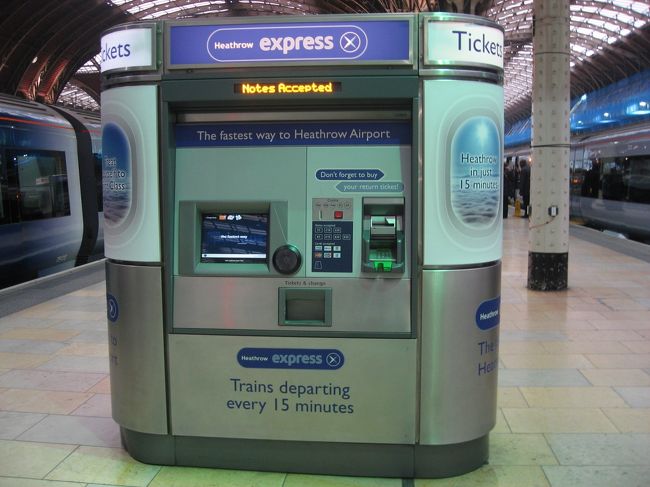 帰りはヒースローエクスプレスで♪<br /><br />パディントンからヒースローまでノンストップで１５分♪<br /><br />短いけれどwifiも使えます♪<br /><br />楽々。１８ポンドと値段は少々張りますが、オススメです。