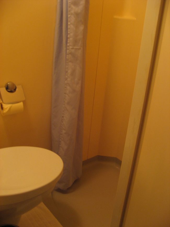 ユニット･バスも狭し。<br /><br />でも、意外と使い勝手はよかった。<br /><br />人は新しい環境に慣れればドンドン適当していくのだなと。