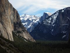 Yosemiteに来るとまず行ってしまうTunnel View
まだBridalVailFallは影のなか。本当は午後3時過ぎがお勧めです。

でもここからの景色は外せません。
雪を被ったHalf Domeが見えています。