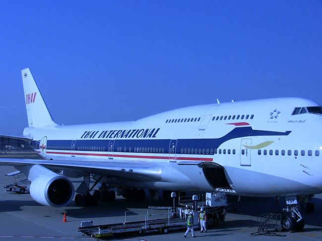 成田発ＴＧ６４１（10：45）でバンコクへ。<br />ＴＧ１１６に乗り換えてチェンマイ（18：25）へ。