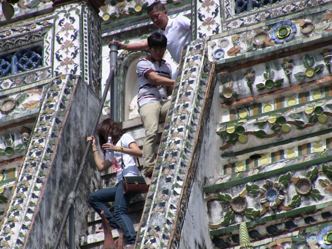 階段の角度が急すぎるので、断念。<br />