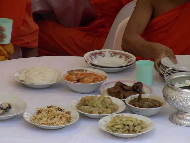 何を食べてるのかな？<br />こっそり撮影。<br />あ〜お腹が減ってきた。<br />町に戻って昼食にしよ。<br />