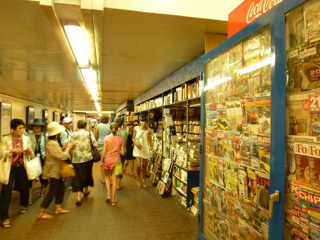 クラクフ駅の地下通路<br />この先、ショッピングセンターにつながってます