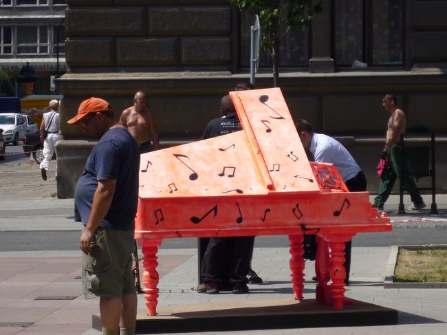 レストランへ向かう途中で<br />イベントの準備中？