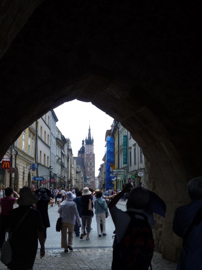 フロリアンスカ門<br />この先、クラクフ歴史地区です