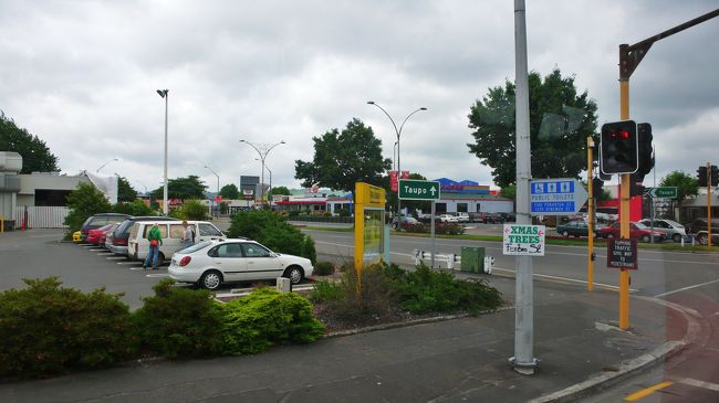 ロトルアへの途中の町中風景です。<br />田舎の街角です。