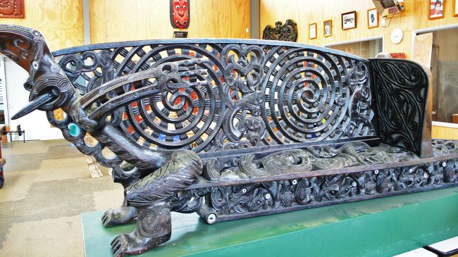 見事な彫刻が出来上がっています。