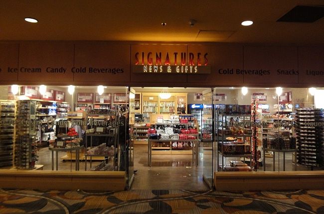 ２８日　００：５０<br /><br /><br />バリーズの１階にある２４ｈオープンのコンビニ<br /><br />毎日通いました。