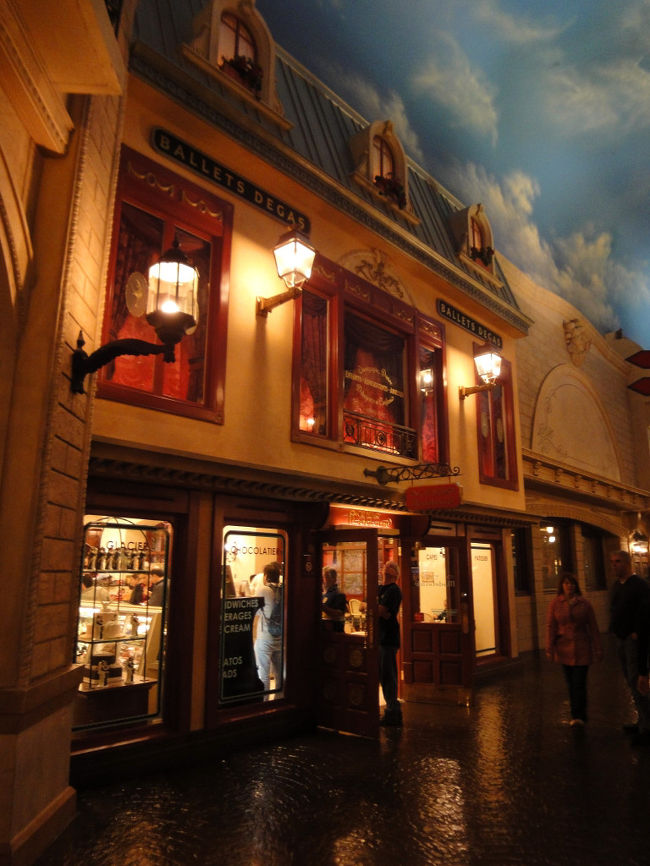 ２８日　０９：１４<br /><br /><br />↓下の写真と前後してしまいますが<br /><br />この店で毎朝　wifi でネットブックを繋いで<br /><br />高速インターネットを楽しみました。