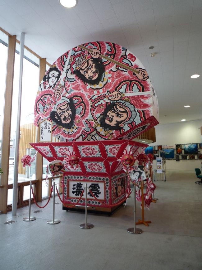 バスの時間まで暇なので、道の駅しゃりに行ってみました。<br />こんなものが展示されていましたよ。<br />弘前と姉妹都市らしいです。<br />道の駅は知床斜里駅からすぐでした。