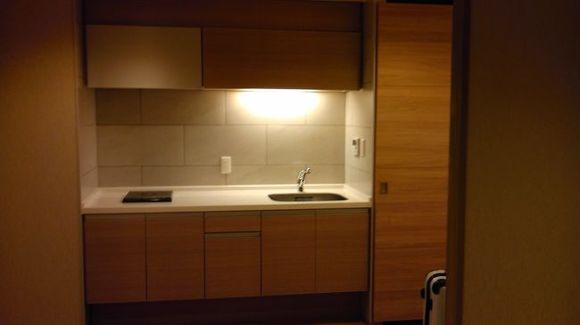 「ムーンオーシャン宜野湾ホテル＆レジデンス」キッチン<br />こんなちゃんとしたキッチンですが、なべ類は全てフロント貸し出しです。<br /><br />せっかく、お茶セットがおいてあったのですが、やかんもポットもない・・・。