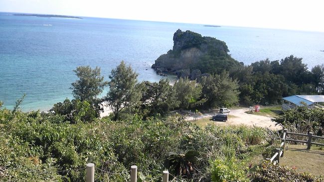 「ホテル　浜比嘉リゾート」のビーチ<br />http://www.hamahiga-resort.jp/<br /><br />ロビーからの景色ですが、下に見えるのがビーチだそうです。<br />プライベートではありませんが、ホテルから階段を下りていくとあります。