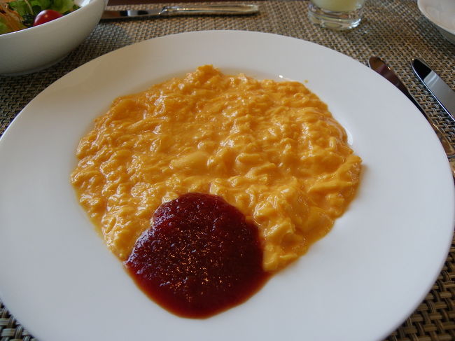 JOECOOLは卵料理にスクランブルエッグをチョイス。