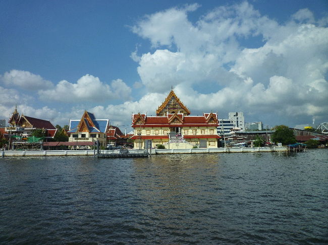 屋根が赤いからお寺！！！！！（多分！！！！！