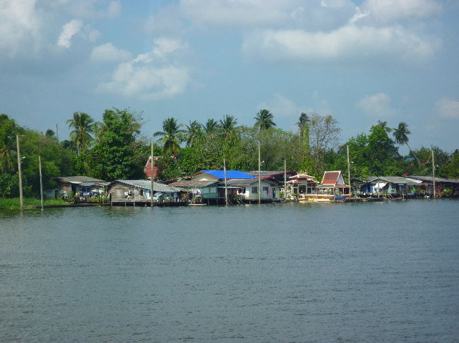 川面すれすれに床があるけど…床上浸水したりしないの？