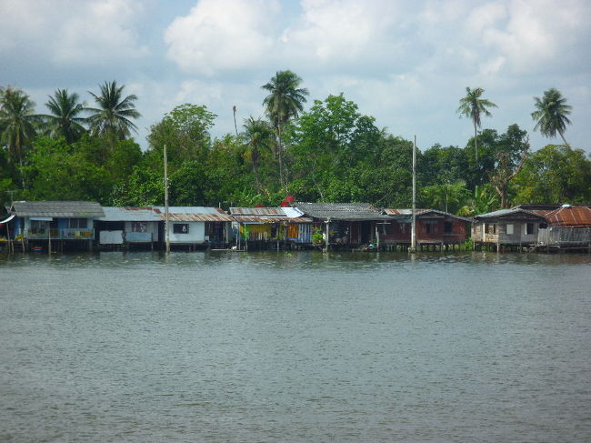 可愛い家も素敵ですが、こういう古い感じも味があっていいですね。