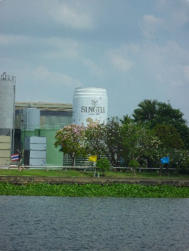 シン・ハーの工場ということで、大きなシン・ハーが。