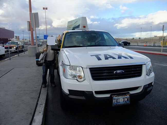 ２９日　１５：４２<br /><br />土産も買い終わりホテルに戻り荷物を整理して<br /><br />マッキャラン国際空港の国際線乗り場へ<br /><br />タクシーのドライバーよく喋ったなぁ半分ほど聞き取れたけど奥さんの事やら甥っ子の事とか・・ナイスなおじさんでした。