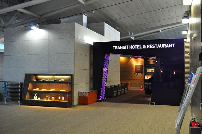 ３１日　８：５７<br /><br /><br />日付変更線を越えてソウル仁川空港へ<br /><br />早朝５：００着なので下調べしてた<br /><br />空港内トランジットホテルへ