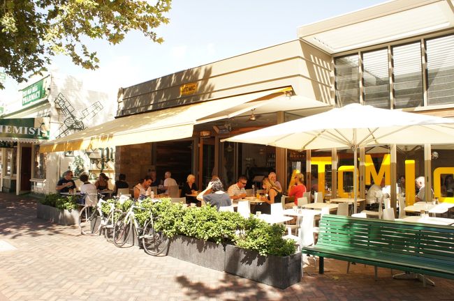 ATOMICというカフェ。にぎわっていたので朝食をとりました。おしゃれでした。