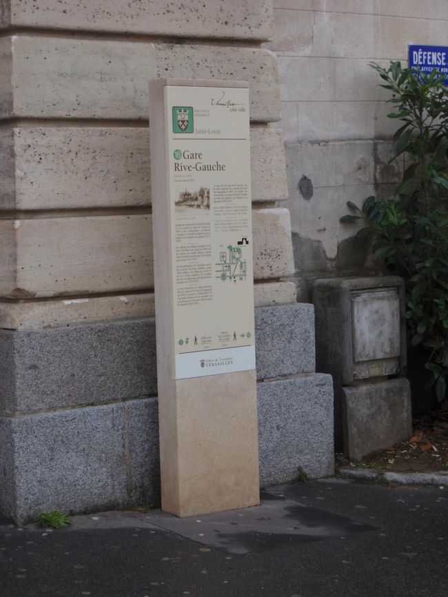 案内版もあります。<br /><br />それよりは観光客の集団の後に付いていくのが判り易い！