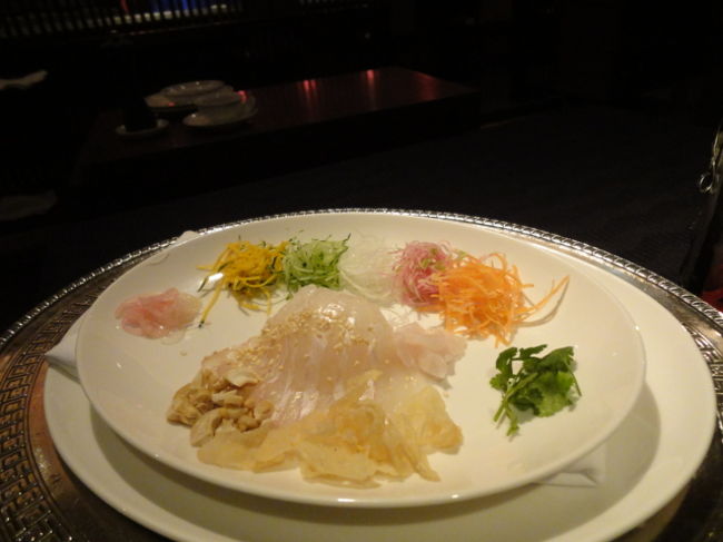 鮮魚の中国風刺身<br /><br />完成前のヒラメ<br /><br />