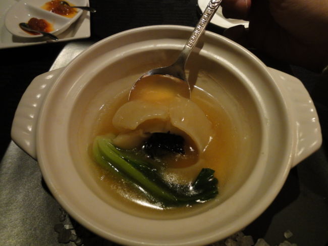 姿ふかひれ土鍋煮込み<br />広東風<br />岩茸添え<br />