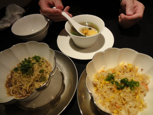 選べる食事<br />その１<br />サーモンと自家製豚肉の醤油漬け入り炒飯<br /><br />その２<br />葱・生姜風味の温かい和え麺<br /><br />