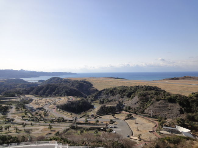 チェックアウトまで部屋でくつろぎます。<br />ベランダから見えるアドベンチャーワールド<br />今日は晴天です。