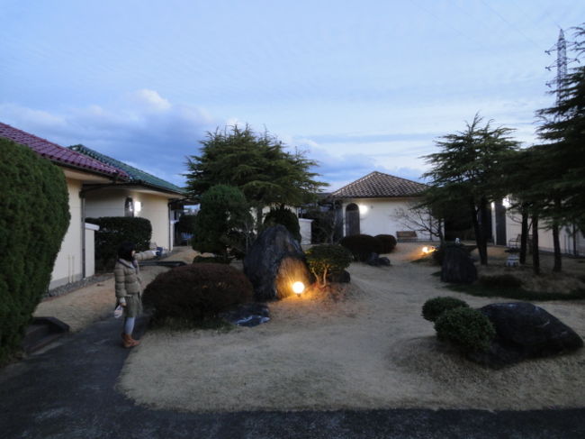 今夜の宿泊は「旅の宿はるさめ」です。<br />各部屋一戸建てになっており、周囲を気にせずくつろげるコテージです<br /><br />