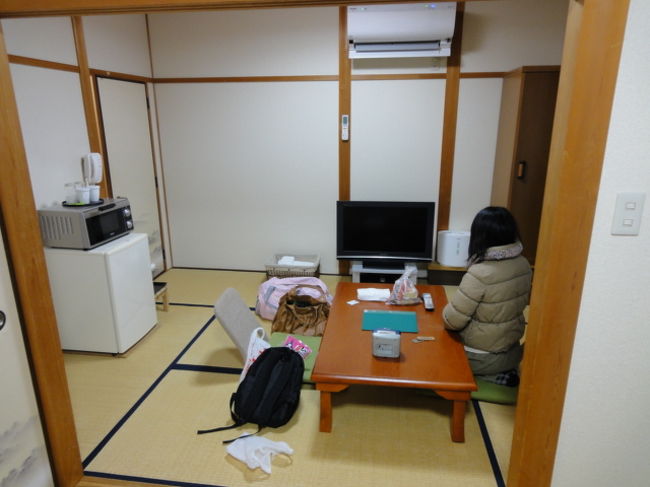 ニ間続きの和室<br />薄型テレビ、新しいエアコン、冷蔵庫、オーブンレンジなど<br />いろいろ揃っているのでゆったりくつろげます。