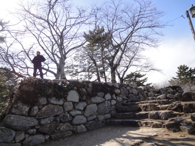 かつて天守閣が存在していた場所で街を見下ろします<br />お殿様気分