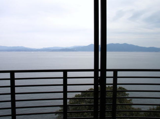 花の棟の海の見えるお部屋に泊まりました。<br />目の前がどどーんと海で、みごとな景色でした。