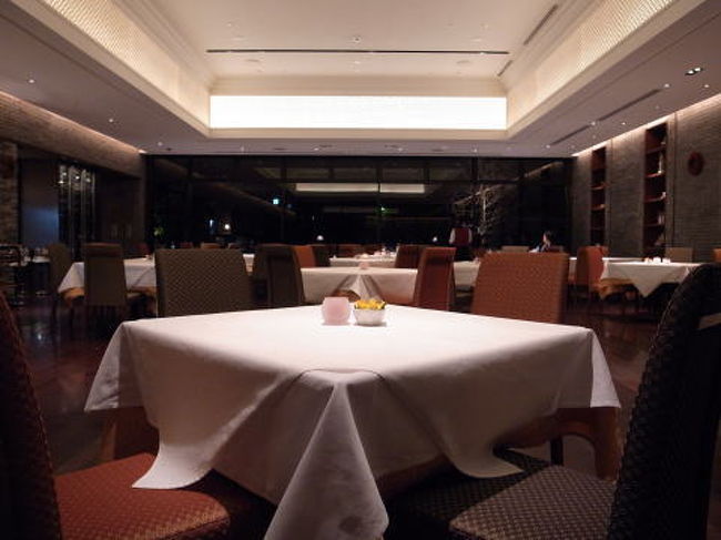 こちらのレストランで夕食をとることもできます。