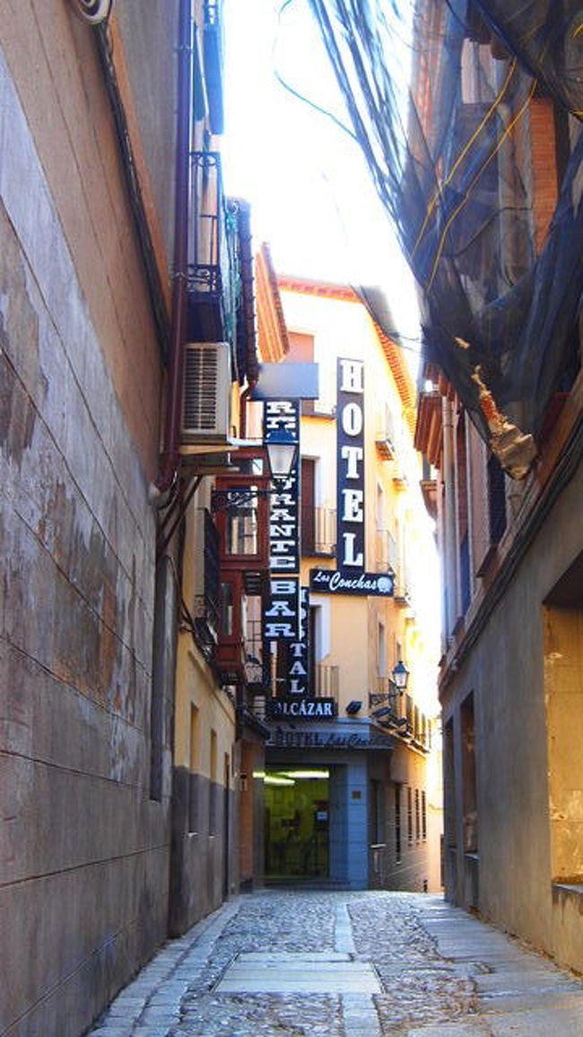 街角<br />トレドは小さな通りがたくさんあり迷路のようで街歩きがとても楽しかったです