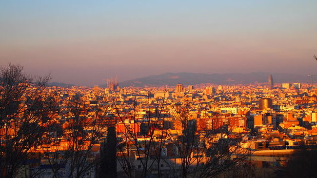 モンジュイック広場<br />左奥にサグラダが見えました＾＾