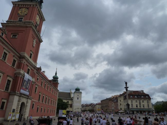 王宮<br />チャルトリスキ美術館が修復中のため<br />ダヴィンチの「白貂を抱く婦人」を展示中でした