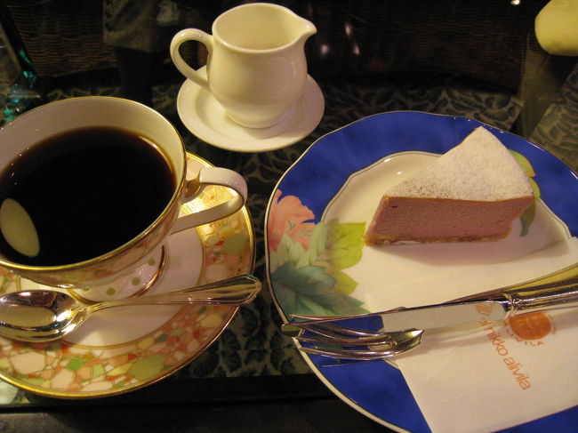 その後、ラウンジでお茶をすることにしました。<br />ピアノの生演奏があり、雰囲気良いです。