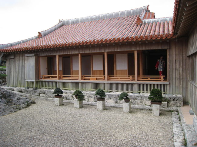 鎖之間では有料でお茶とお茶菓子を<br />いただけるそうです。<br />